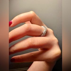 Swarovski Twist ring
Round cut, White, Rhodium plated